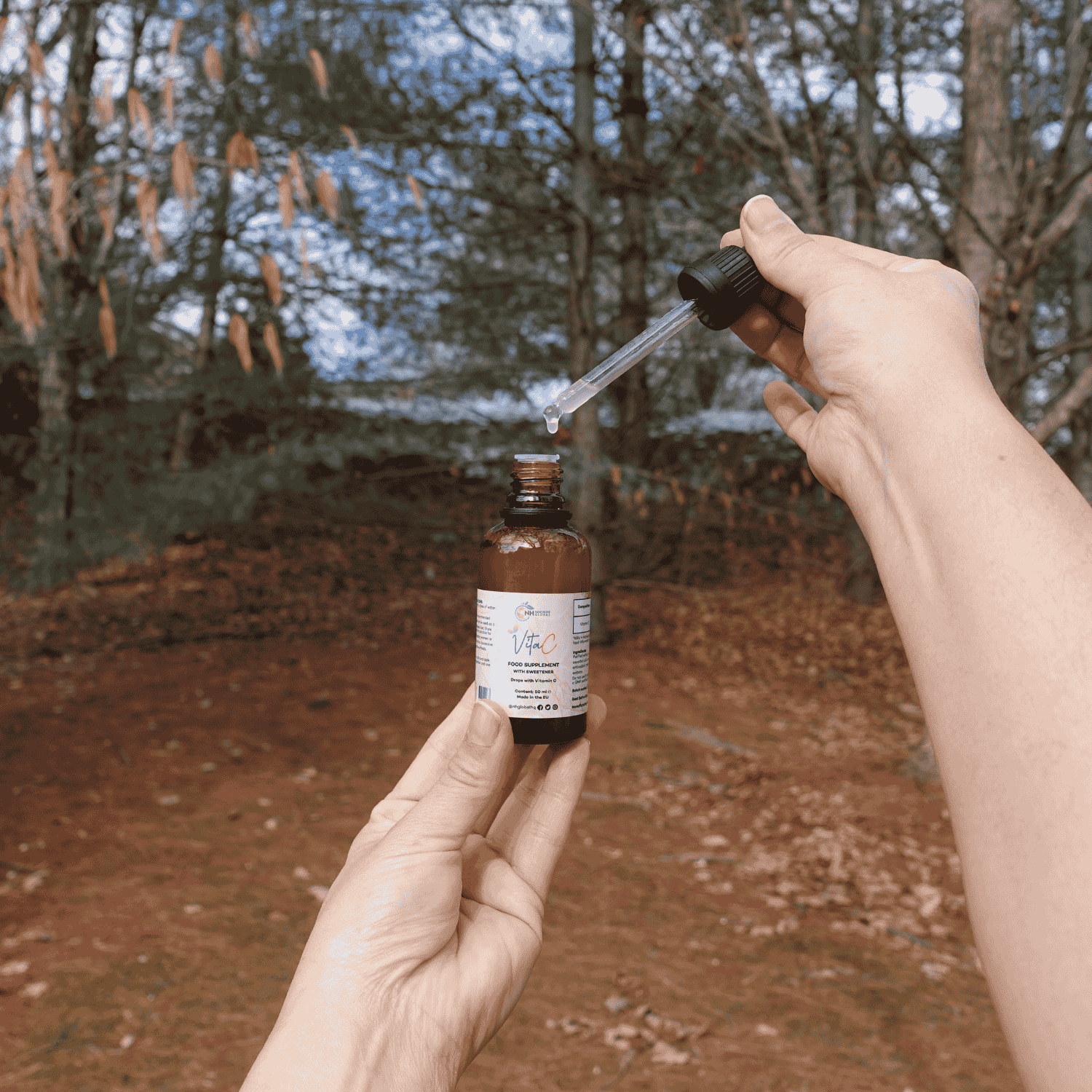 VITAC HAND WITH DROPPER